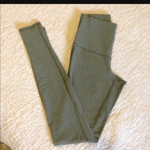 Lululemon Sz 6 green cotton Wunder under